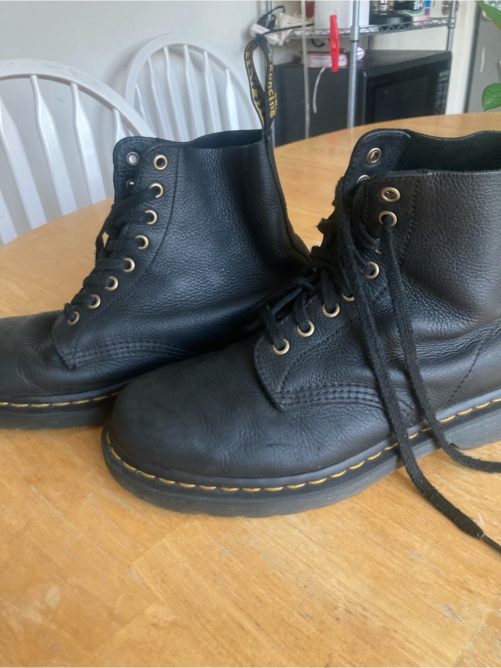 Dr. Martens Black Leather 8-Eye Pascal men’s 7/ women’s 8